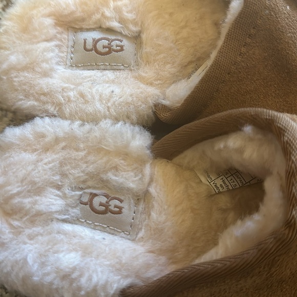 NEW Kids Ugg Classic Keegan Slide Slippers Size 11 - Picture 3 of 7